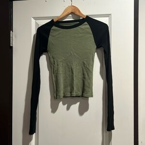 Brandy Melville long sleeve shirts one size EUC